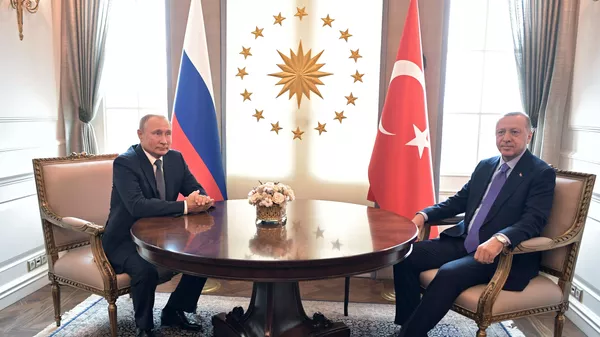 El presidente de Rusia, Vladímir Putin, con su homólogo turco, Recep Tayyip Erdogan