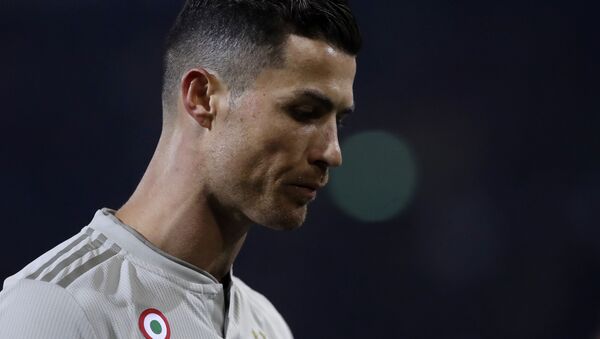 Cristiano Ronaldo, legendario futbolista portugués  - Sputnik Mundo