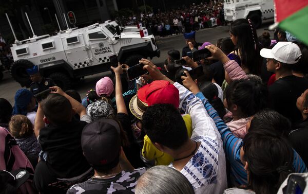 Elementos de la Guardia Nacional durante el desfile de las fuerzas armadas - Sputnik Mundo