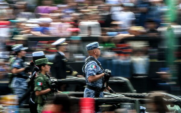 Elementos de la Guardia Nacional durante el desfile de las fuerzas armadas - Sputnik Mundo