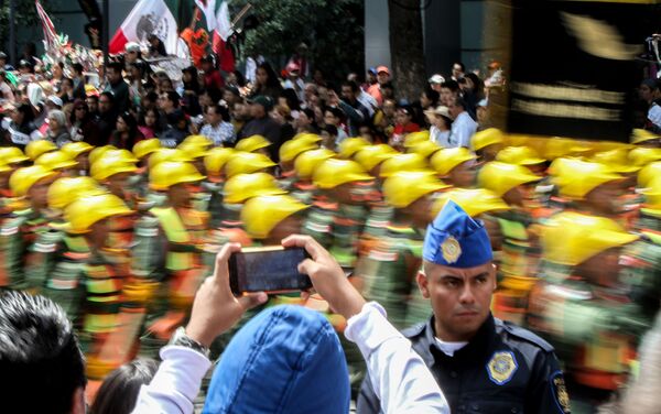 Elementos de la Guardia Nacional durante el desfile de las fuerzas armadas - Sputnik Mundo