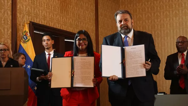 La vicepresidenta de Venezuela, Delcy Rodríguez junto al diputado de la Asamblea Nacional de Venezuela, fundador del partido Cambiemos Movimiento Ciudadano, Timoteo Zambrano - Sputnik Mundo