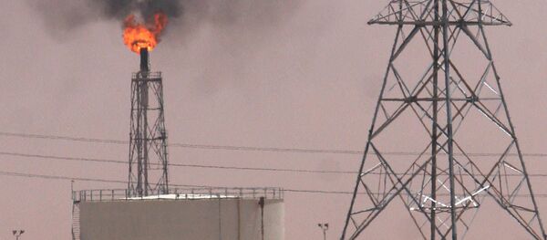 Una refinería saudí en Khurais - Sputnik Mundo