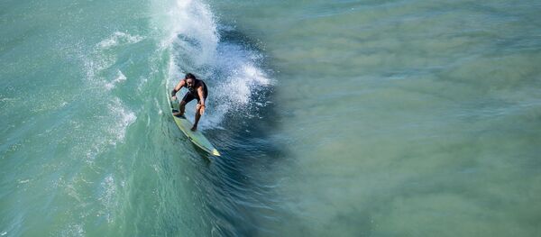 Un surfista (imagen referencial) - Sputnik Mundo