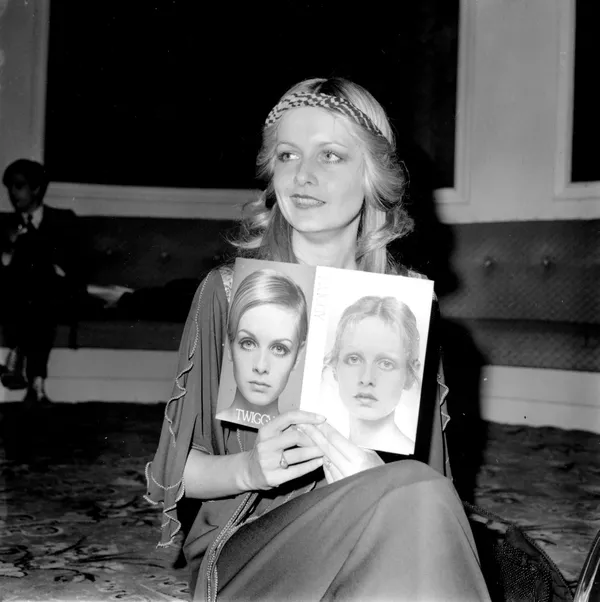 Twiggy, la legendaria modelo que se convirtió en un símbolo de los años 60
Twiggy, la legendaria modelo que se convirtió en un símbolo de los años 60
- Sputnik Mundo