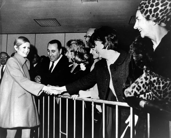Twiggy, la legendaria modelo que se convirtió en un símbolo de los años 60
Twiggy, la legendaria modelo que se convirtió en un símbolo de los años 60
- Sputnik Mundo