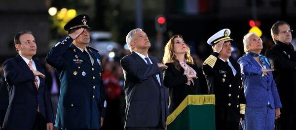 La ceremonia en honor de las víctimas de sismos en México - Sputnik Mundo