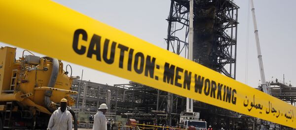 Los empleados de Saudi Aramco tras los ataques - Sputnik Mundo