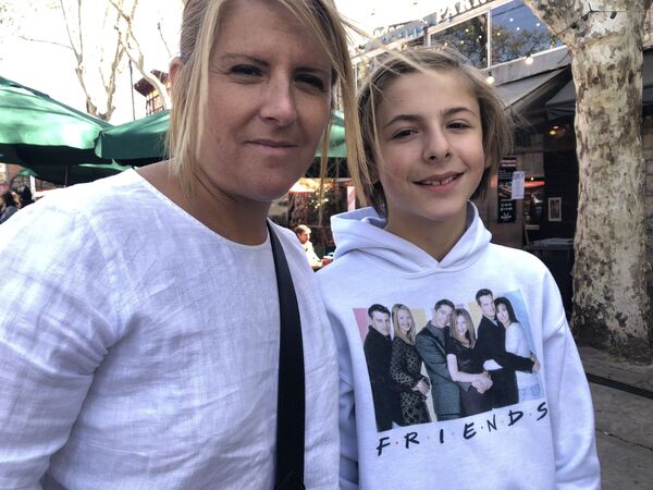 5 horas de espera en filas kilométricas para celebrar los 25 años de Friends en Argentina 5 horas de espera en filas kilométricas para celebrar los 25 años de Friends en Argentina - Sputnik Mundo