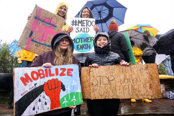 Millones de personas toman las calles de 163 países en una huelga climática global - Sputnik Mundo