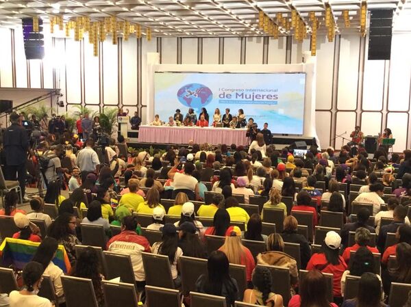 El I Congreso Internacional de Mujeres busca escapar del odio y el enfrentamiento  - Sputnik Mundo