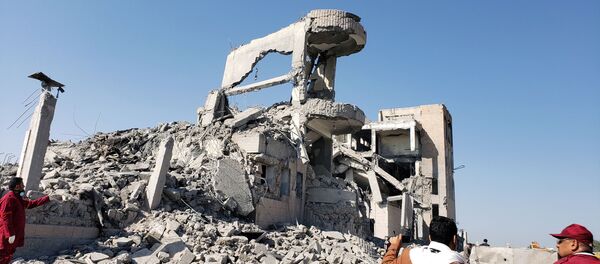 Consecuencias de un bombardeo en Yemen Consecuencias de un bombardeo en Yemen - Sputnik Mundo