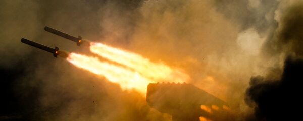 Lanzallamas pesado ruso TOS-1A Solntsepiok (Archivo) - Sputnik Mundo