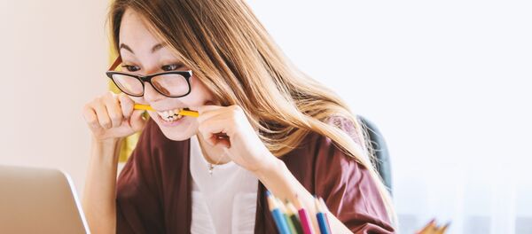 Una joven estudiante - Sputnik Mundo