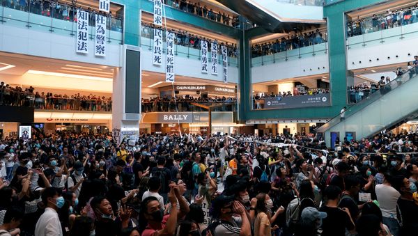Las protestas de Hong Kong dentro de un centro comercial Las protestas de Hong Kong dentro de un centro comercial - Sputnik Mundo