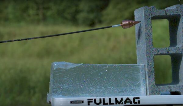 Así explotan en realidad las míticas flechas de Rambo - Sputnik Mundo