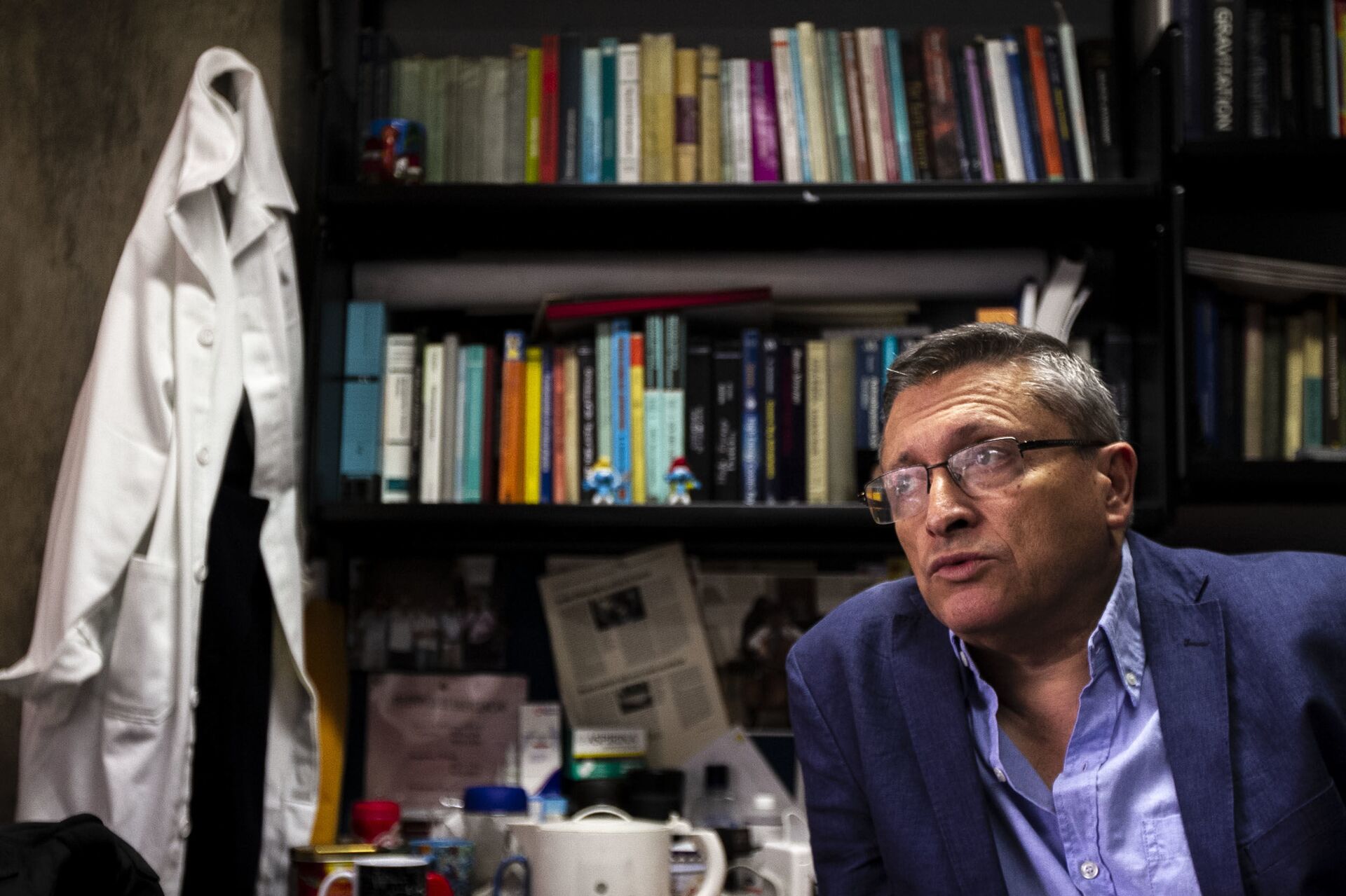 Gustavo Medina, investigador del Instituto de Ciencias Nucleares de la UNAM y coordinador del Linx durante entrevista - Sputnik Mundo, 1920, 05.02.2022