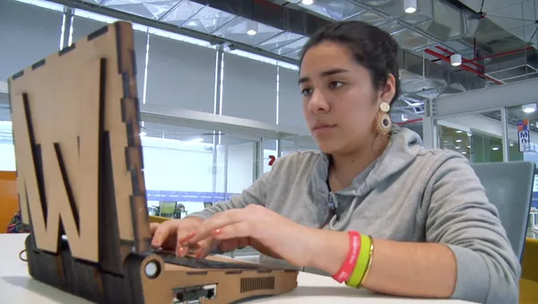 WAWA Laptop, el portátil ecológico de madera - Sputnik Mundo