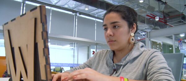 WAWA Laptop, el portátil ecológico de madera - Sputnik Mundo