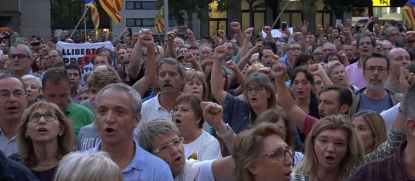 Independentistas catalanes protestan por el arresto de activistas acusados de preparar atentados Independentistas catalanes protestan por el arresto de activistas acusados de preparar atentados - Sputnik Mundo