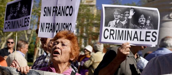 Protestas tras la decisión del Gobierno de España de exhumar los restos de Francisco Franco - Sputnik Mundo