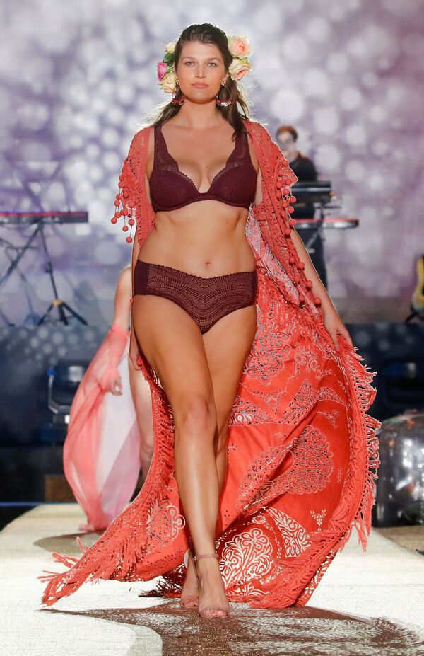 La pasarela de lencería de Etam: cuando todo es posible
 - Sputnik Mundo