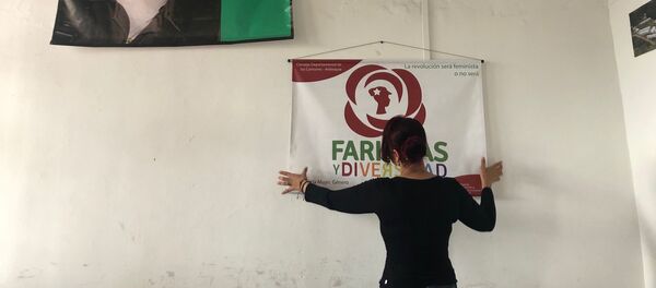 Carteles en la oficina del partido FARC en el centro de Medellín, Colombia - Sputnik Mundo