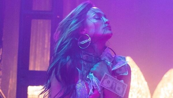 Jennifer Lopez interpreta la stripper Ramona en la película 'Estafadoras de Wall Street' - Sputnik Mundo