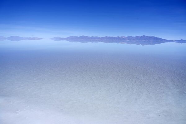 Paisajes cósmicos: así es la explotación de litio en el desierto de sal de Uyuni - Sputnik Mundo