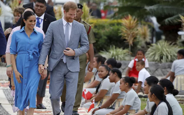 Meghan y el príncipe Enrique en Tonga, el 26 de octubre de 2018 Meghan y el príncipe Enrique en Tonga, el 26 de octubre de 2018 - Sputnik Mundo