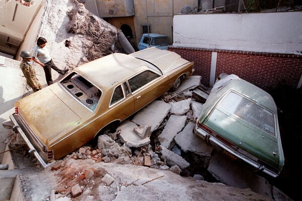 Los verdaderos héroes durante el sismo de México de 1985 - Sputnik Mundo