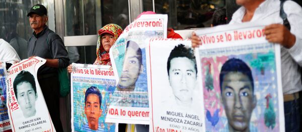 Los retratos de los estudiantes desaparecidos en Ayotzinapa - Sputnik Mundo