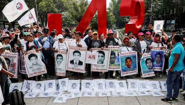 Manifestación por los cinco años de la desaparición forzada de los 43 estudiantes  - Sputnik Mundo