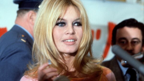 Brigitte Bardot, la inolvidable 'sex symbol' francesa cumple 85 años - Sputnik Mundo