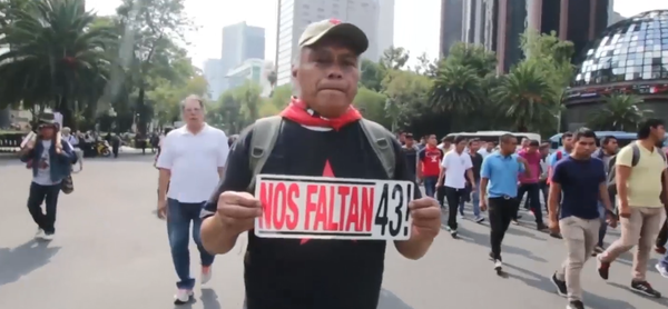 Los 43 desaparecidos de Ayotzinapa: la marcha por justicia en México - Sputnik Mundo