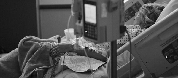 Una persona ingresada en un hospital - Sputnik Mundo