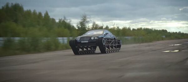 Bentley Continental sobre orugas - Sputnik Mundo