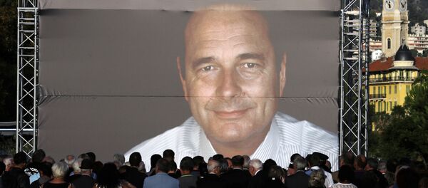 La gente se reúne en Niza para rendir homenaje al difunto expresidente francés Jacques Chirac - Sputnik Mundo