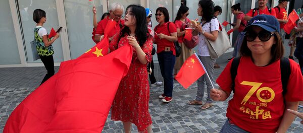 Los partidarios de Pekín marchan en Hong Kong Los partidarios de Pekín marchan en Hong Kong - Sputnik Mundo