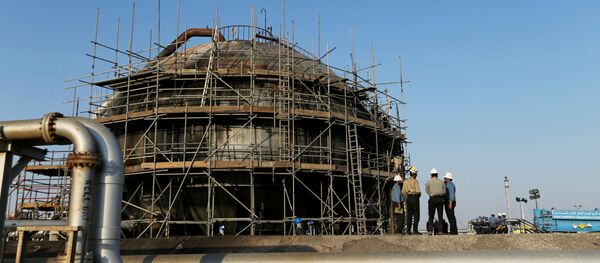 La reparación de las refinerías en Arabia Saudí - Sputnik Mundo