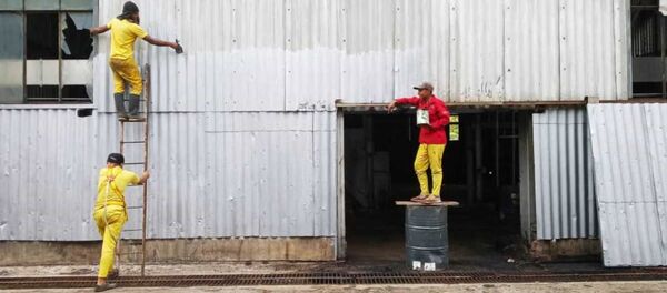 Privados de libertad pintando la fachada del central, Ureña, estado de Táchira, Venezuela  - Sputnik Mundo