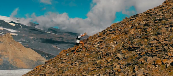 Un participante de la carrera montaña Elbrus Race - Sputnik Mundo