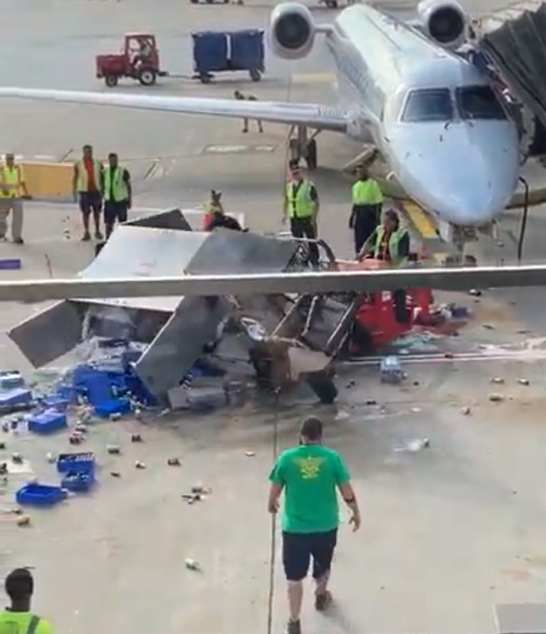 Un carrito de transporte se rebela contra el aeropuerto de Chicago - Sputnik Mundo