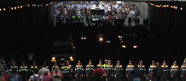 Miles de personas marchan en México en memoria de la Masacre de Tlatelolco - Sputnik Mundo