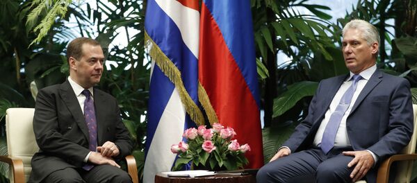 El encuentro del primer ministro ruso, Dmitri Medvédev y el presidente de Cuba, Miguel Díaz-Canel  - Sputnik Mundo