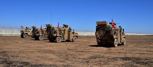 Patrullaje de Turquía y EEUU en Siria Patrullaje de Turquía y EEUU en Siria - Sputnik Mundo