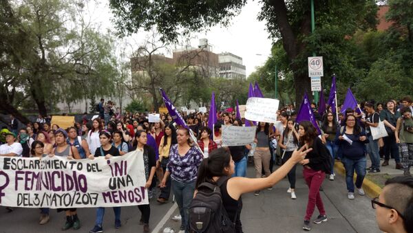 Manifestación por el asesinato de Lesvy Berlin Osorio en la UNAM, México, en 2017  - Sputnik Mundo