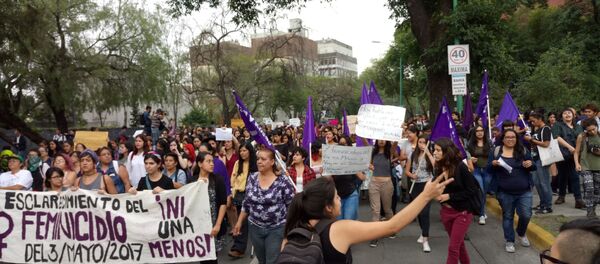 Manifestación por el asesinato de Lesvy Berlin Osorio en la UNAM, México, en 2017  - Sputnik Mundo