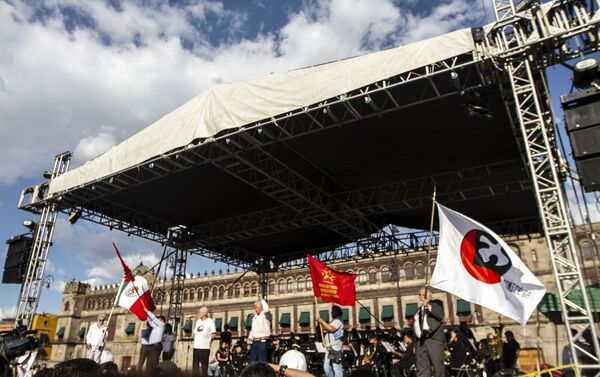 Manifestación en Ciudad de México al cumplirse 51 años de la masacre en Tlatelolco contra el movimiento estudiantil de 1968 - Sputnik Mundo