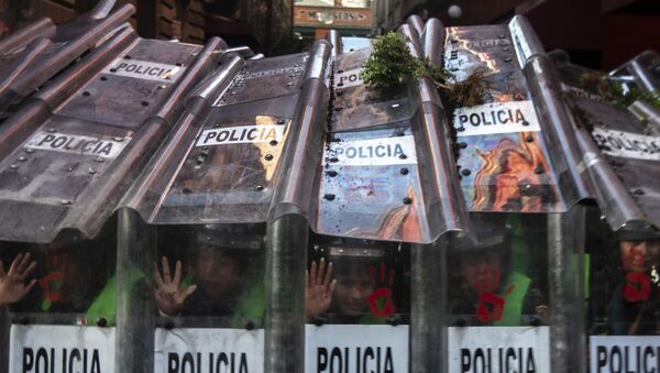 Manifestación en Ciudad de México al cumplirse 51 años de la masacre en Tlatelolco contra el movimiento estudiantil de 1968 - Sputnik Mundo